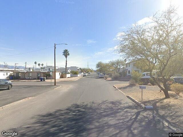 Exterior Neighborhood (street photo)