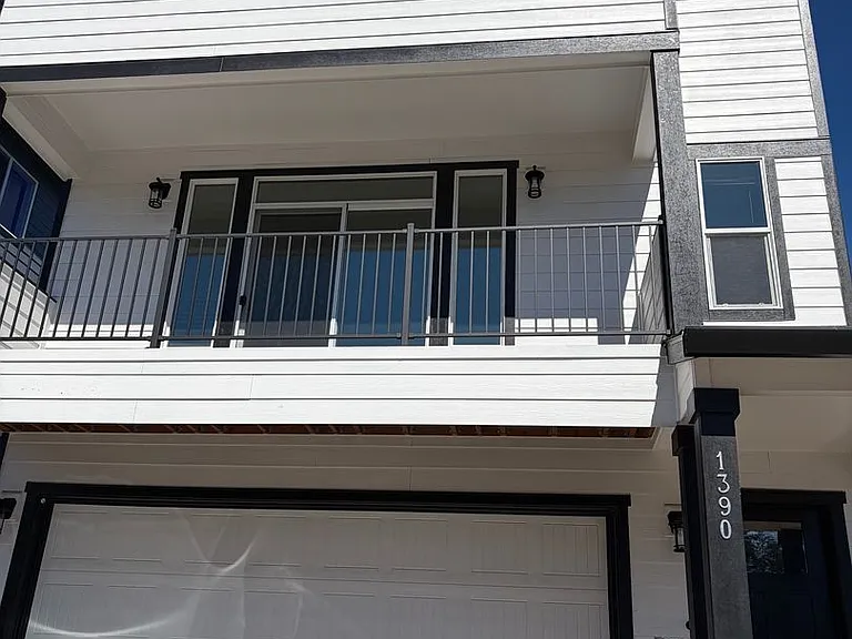 1390 N Steiwer Ln — Photo 2