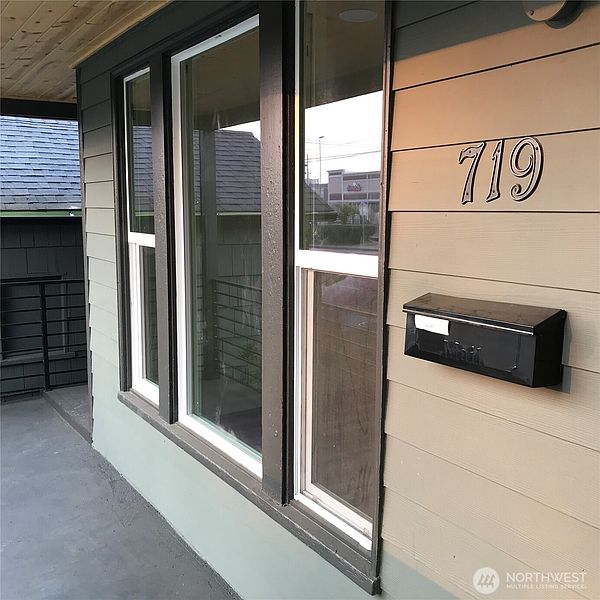 3rd image of 719 S Spraque Ave
