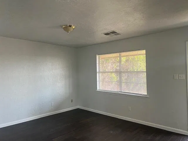 4815 NW Floyd Ave — Photo 3