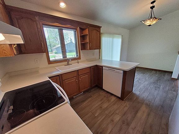 3rd image of 2801 Ruschfield Dr