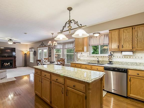 5th image of 1672 Clayton Ct