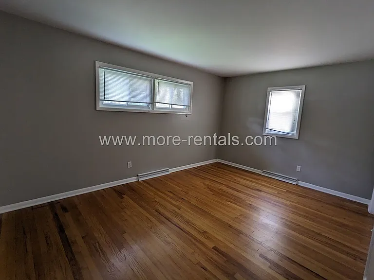 398 Collingwood Ave — Photo 10