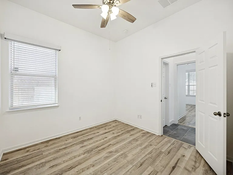 2995 N Overland St — Photo 8