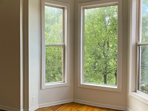5th image of 624 N Ashland Ave #3R