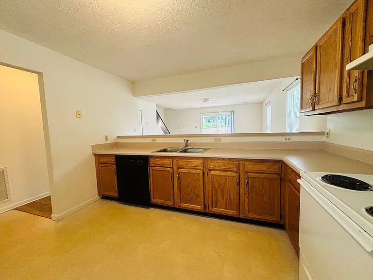 514 Craig St — Photo 17