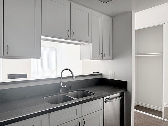 5th image of 315 S Lafayette Park Pl #205