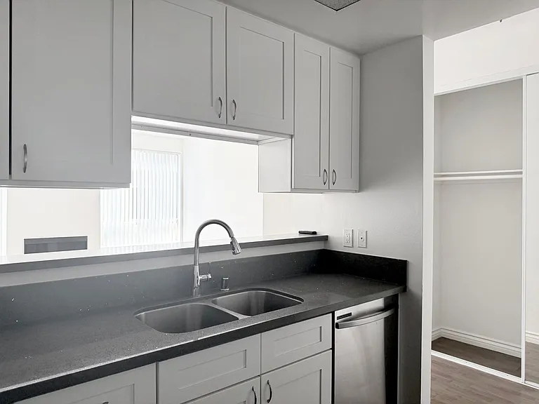 Perfectly situated 2 bedroom and 2 bathroom ! — Photo 15