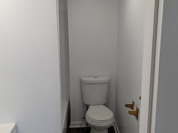 5th image of 83 Wheatfield St Unit 1