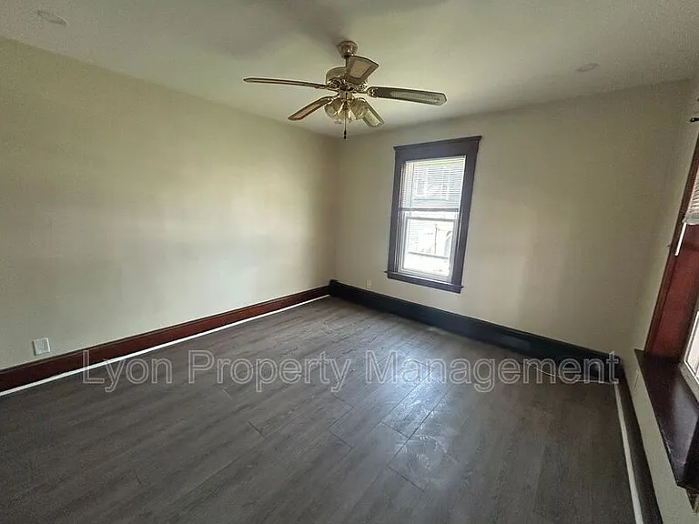 568 Elm St #1 — Photo 7