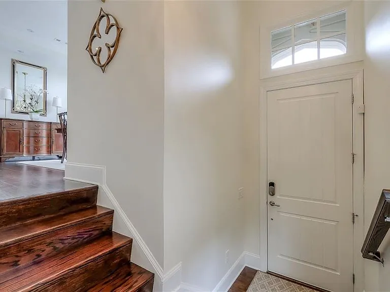 1317 Dover Cir NE — Photo 3