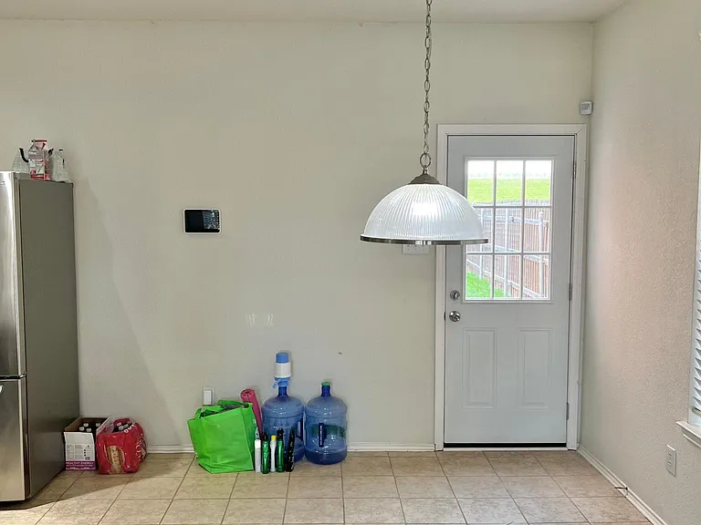 925 Jamie Dr — Photo 16