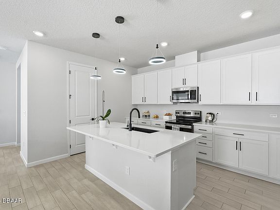4th image of 1002 River Falls Cir