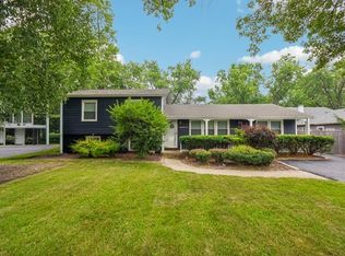 26W473 Parkway Dr, Winfield, IL 60190