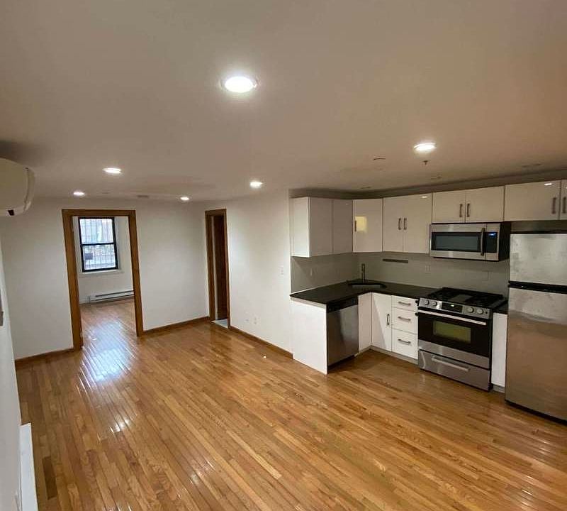 1st image of 405 Clermont Ave