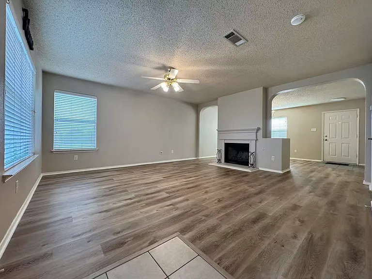 1202 Meadowgate Dr — Photo 11