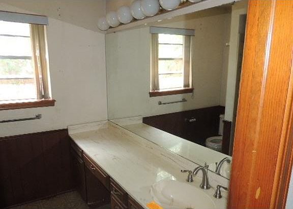 5th image of 9813 Waverly Ave