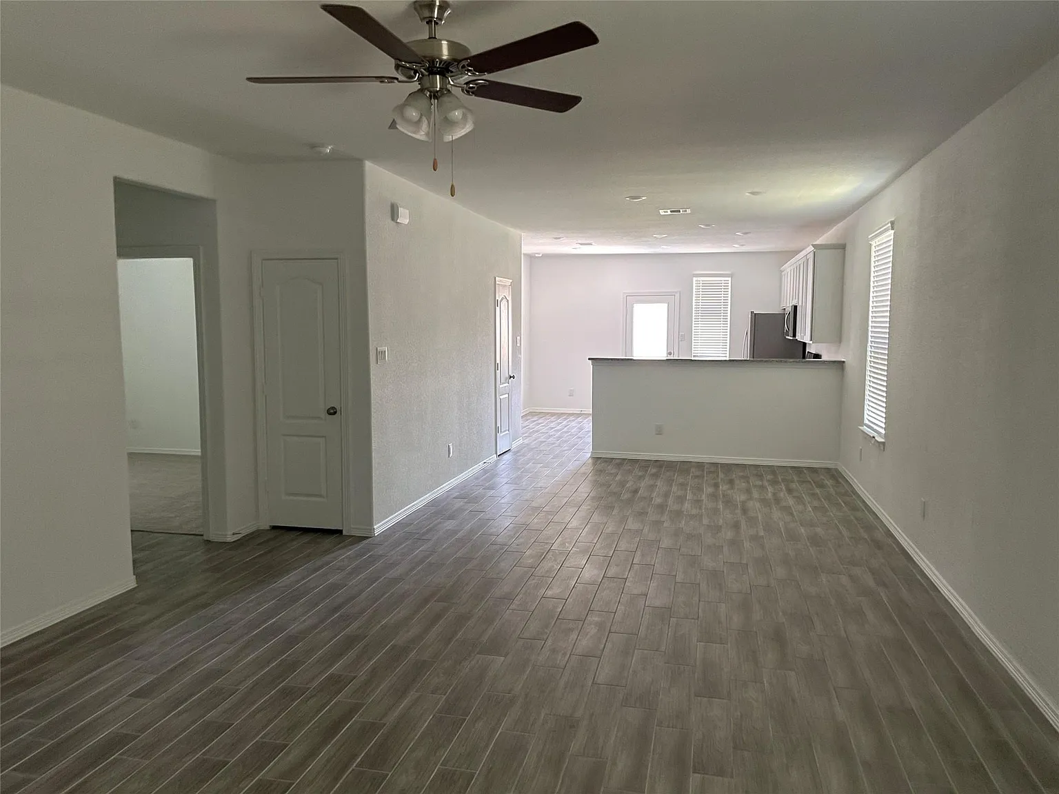 3 bed, 2.0 bath, 1548 sqft, $1,895 — Photo 2