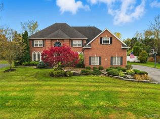 6712 Westminster Dr, East Amherst, NY 14051