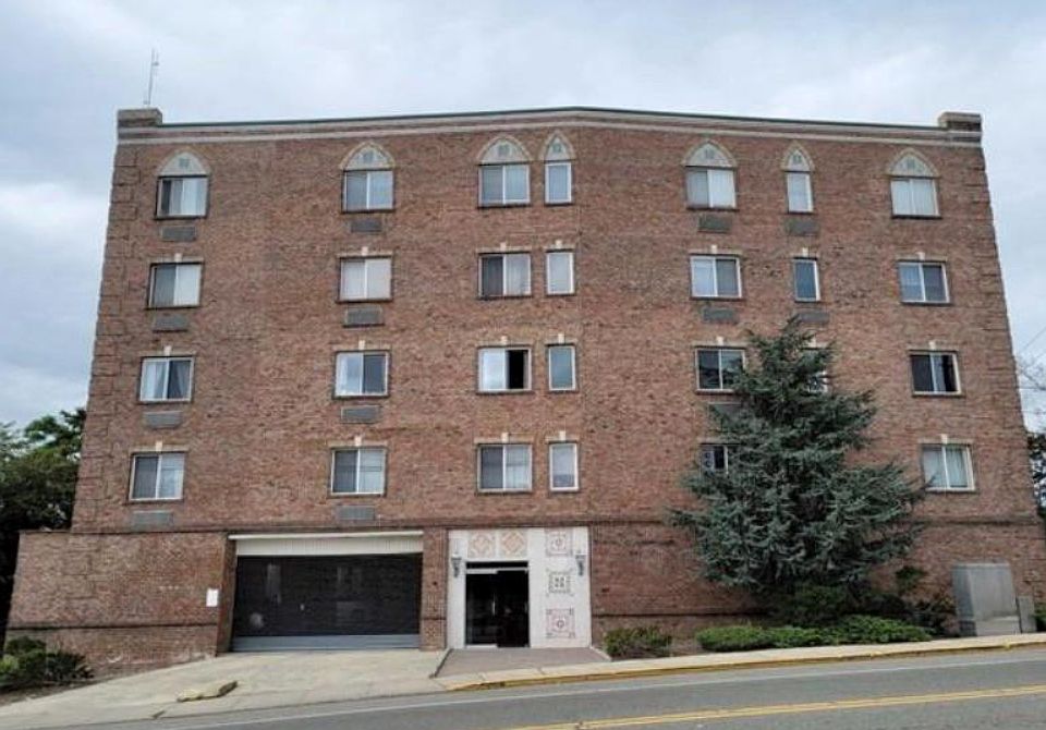 1st image of 399 11th St APT 306