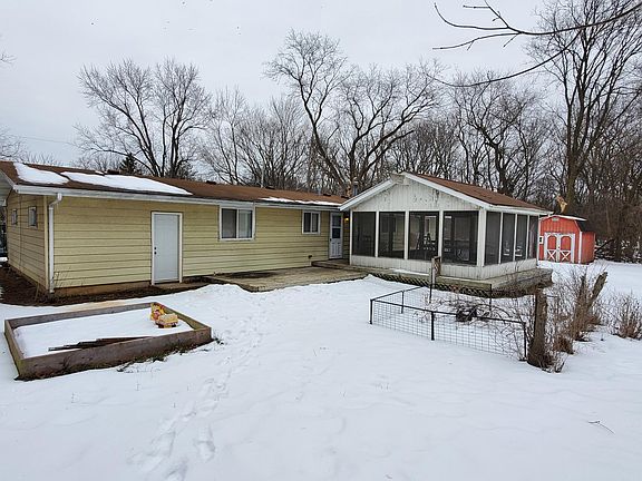 Back view and screened in deck area