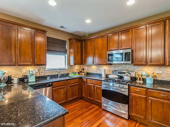 5th image of 1279 Waverly Dr