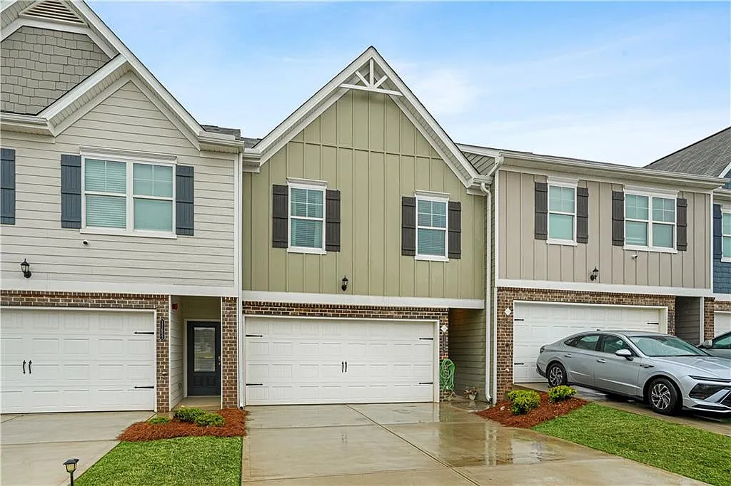 3 bed, 2.5 bath, 1568 sqft, $2,300 — Photo 3