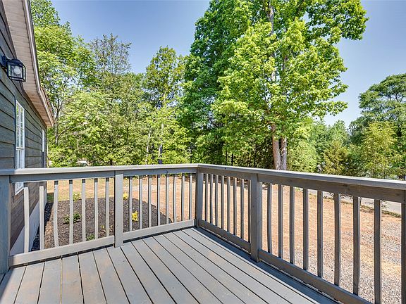 5th image of 208 Meadow Hills Dr