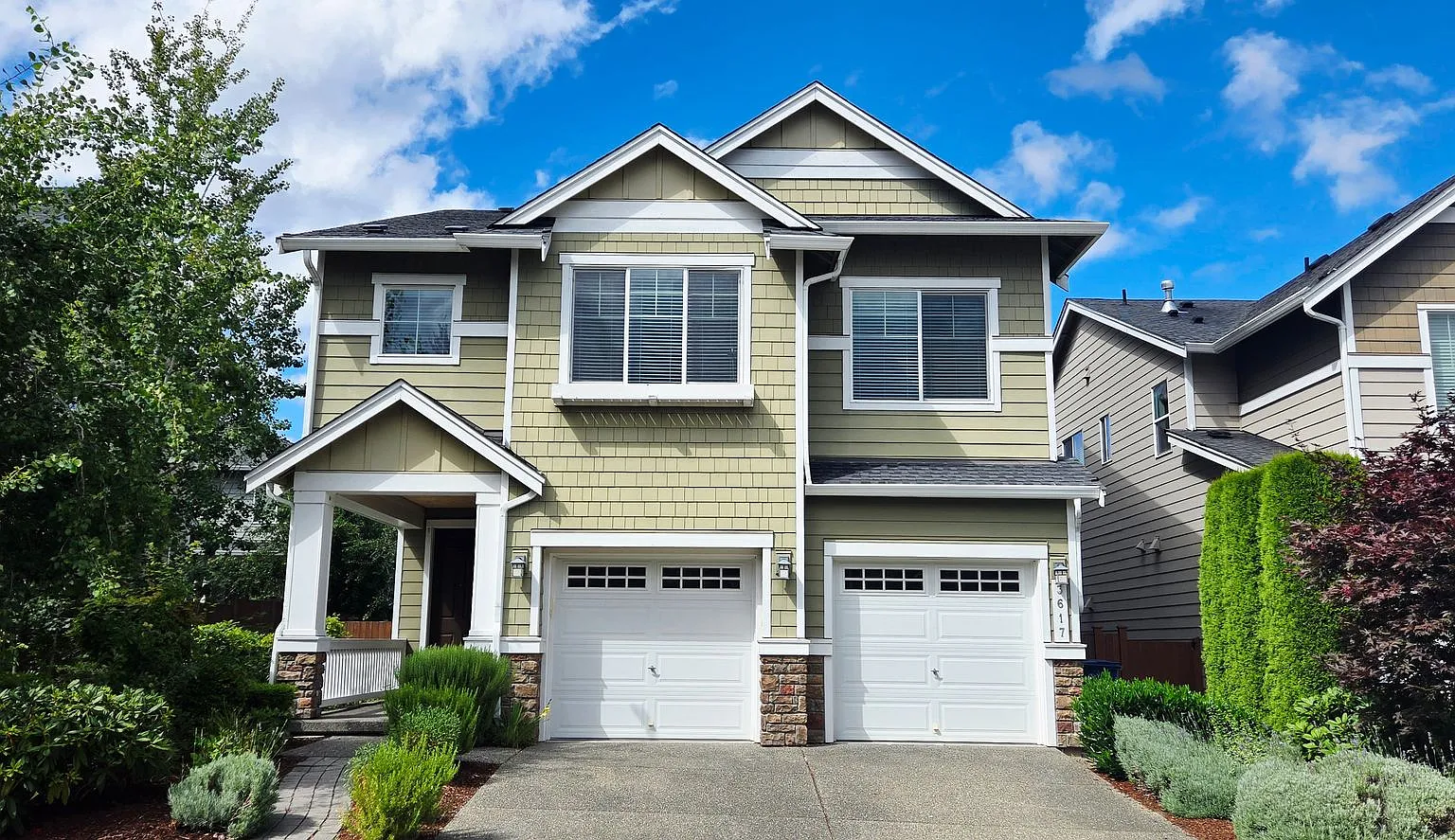 Spacious 4-Bed Home in the Northshore School District — Photo 1