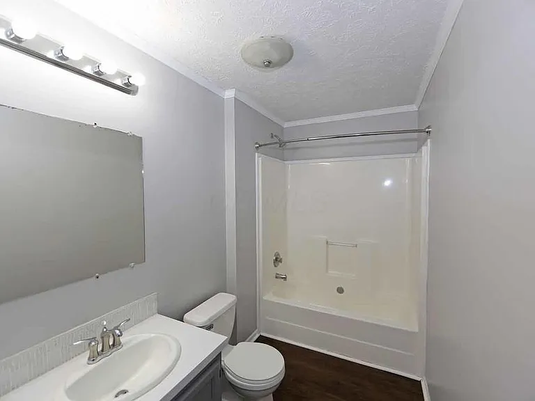 49 E 6th St — Photo 8