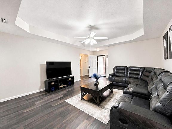 5th image of 921 Lauderhill Ln