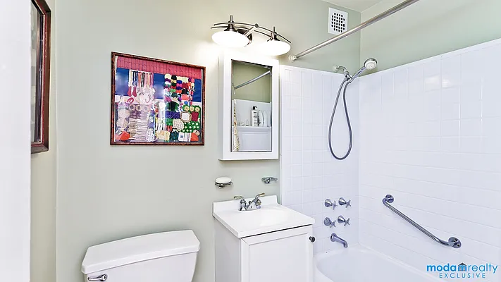 Sold by Moda Realty | media 3