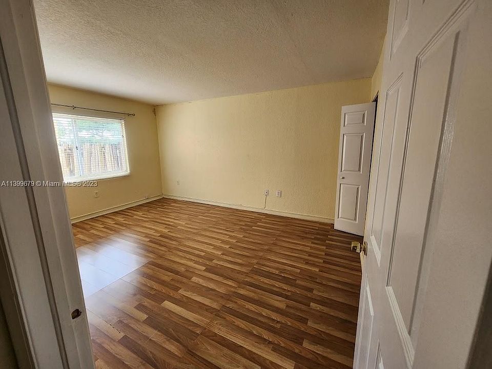 2nd image of 6255 Kendale Lakes Cir #124