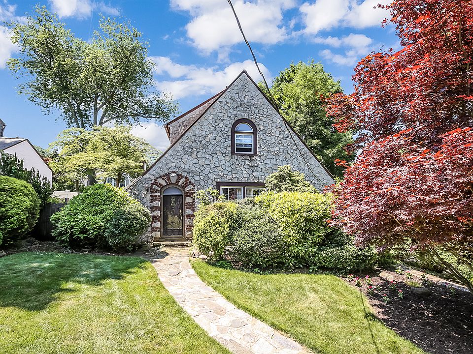 8 Tudor Lane