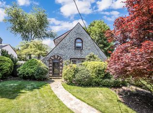 8 Tudor La, Scarsdale, NY 10583