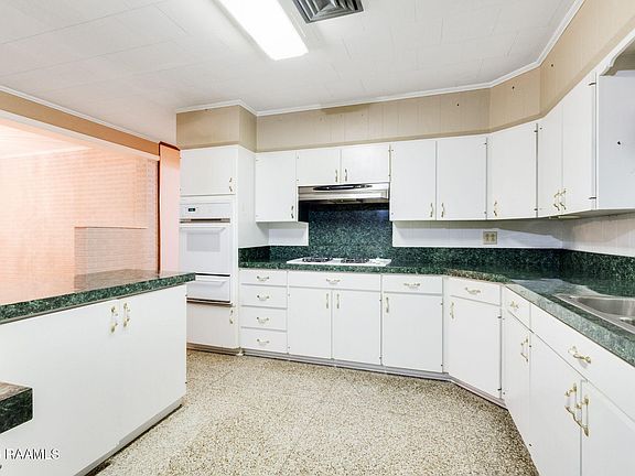 4th image of 1442 Holly Dr