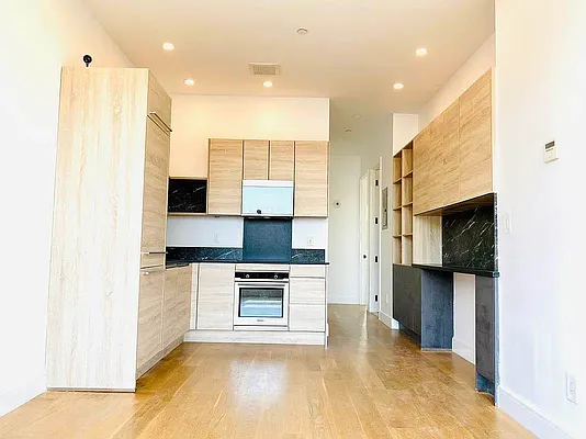 Rented by GROOME REALTY LLC | media 7