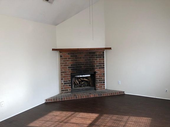 3rd image of 2441 W Magnolia St