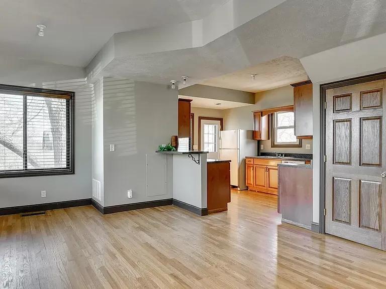 923 N 49th St — Photo 3