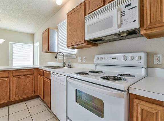 5th image of 2925 Hollow Oak Dr