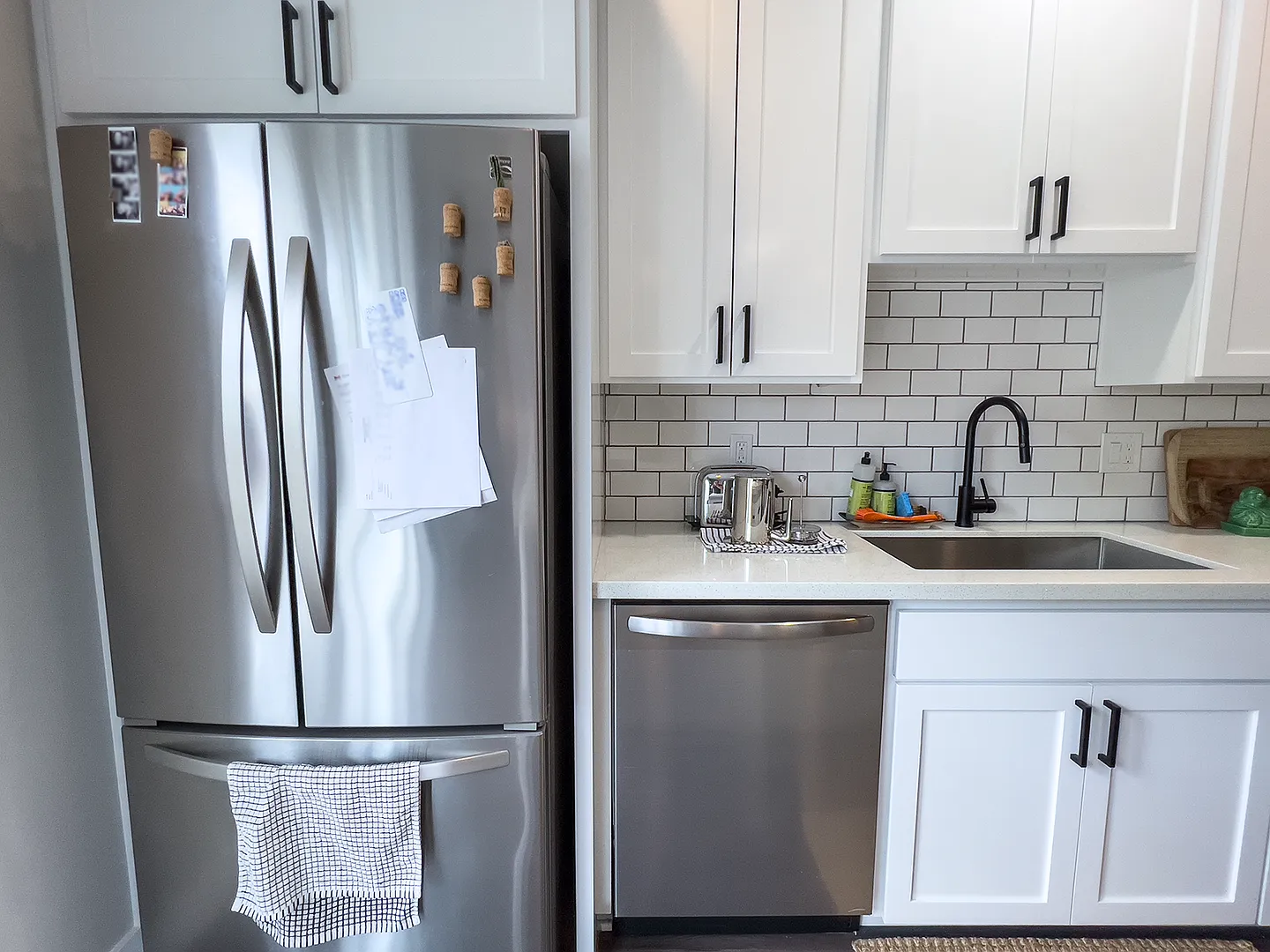 Beautiful 3 bedroom, 2.5 bath home in North Portland! Amazing Modern Kitchen and Great Natural Li... — Photo 4