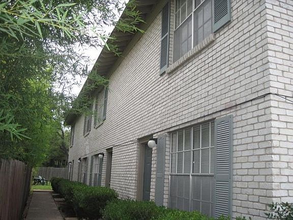 2nd image of 410 Park Ln APT 102