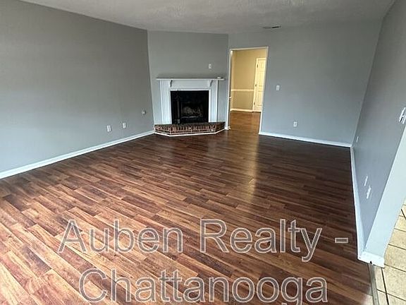 5th image of 1317 Village Green Dr