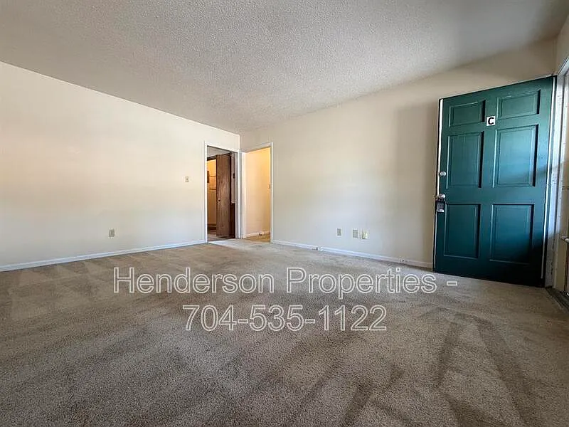 2 bed, 1.0 bath, 865 sqft, $1,250 — Photo 2