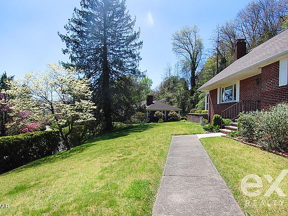 3rd image of 910 Vallamont Dr