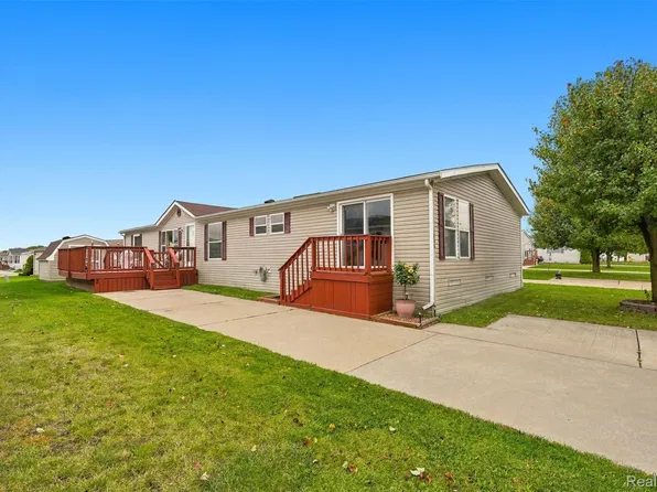 1808 Santa Fe Trail, Hartland, MI 48353