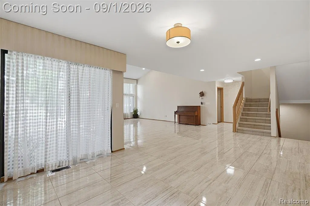 3 bed, 3.5 bath, 5248 sqft, $4,400 — Photo 4