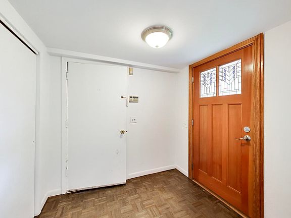 4th image of 115 Lockerbie Ln