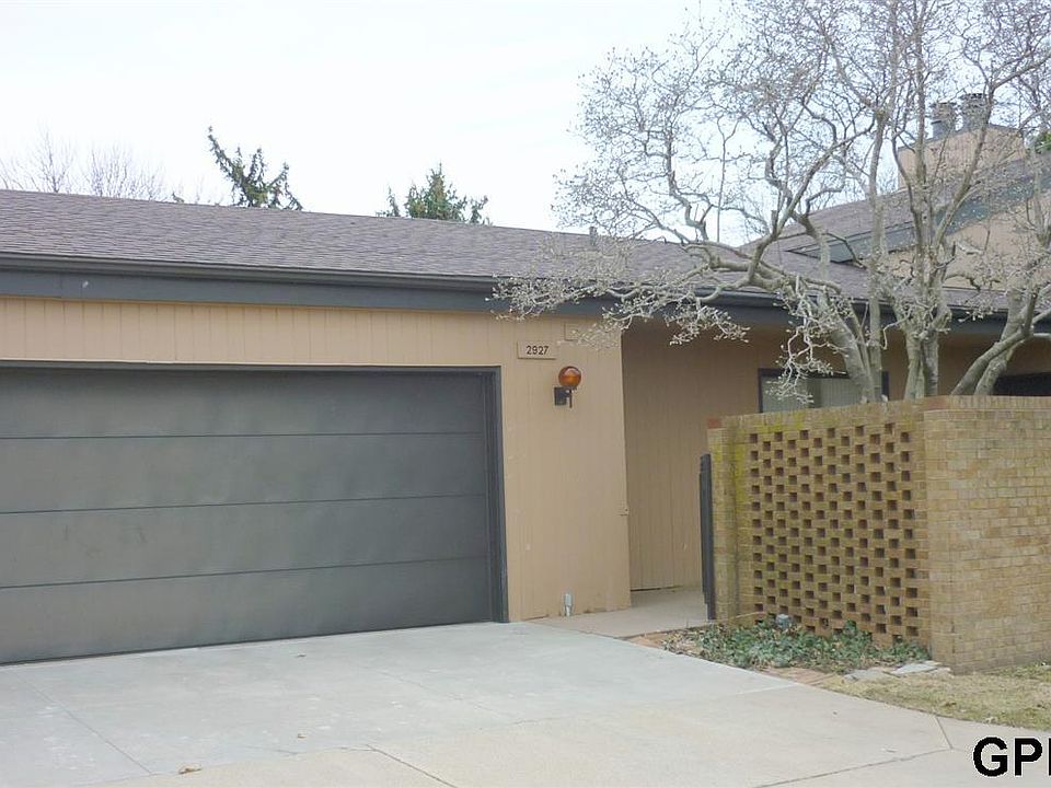 1st image of 2927 Park Place Dr