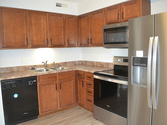 3rd image of 1937 Greenpoint Dr APT 203